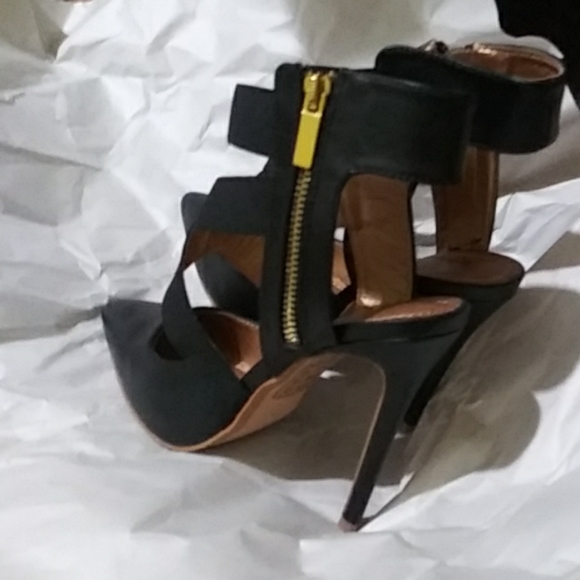 Shoes - Picture 2 of 4